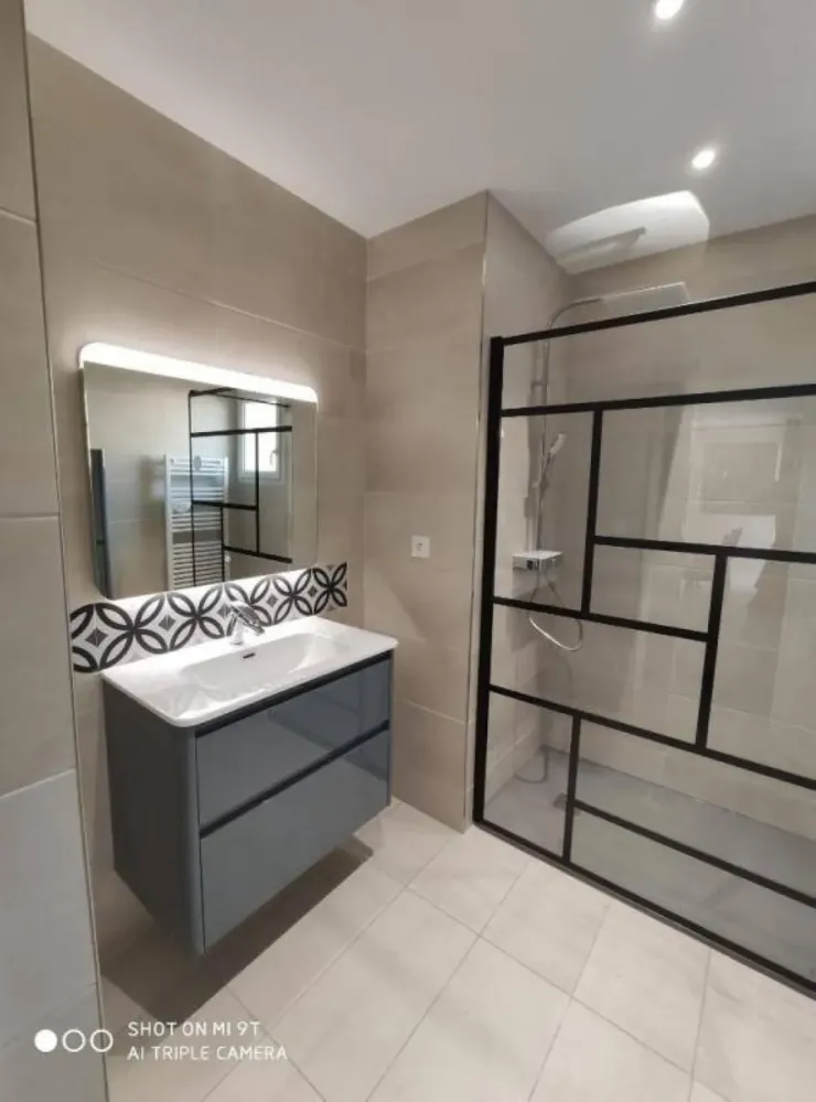 Salle de bain et mirroir
